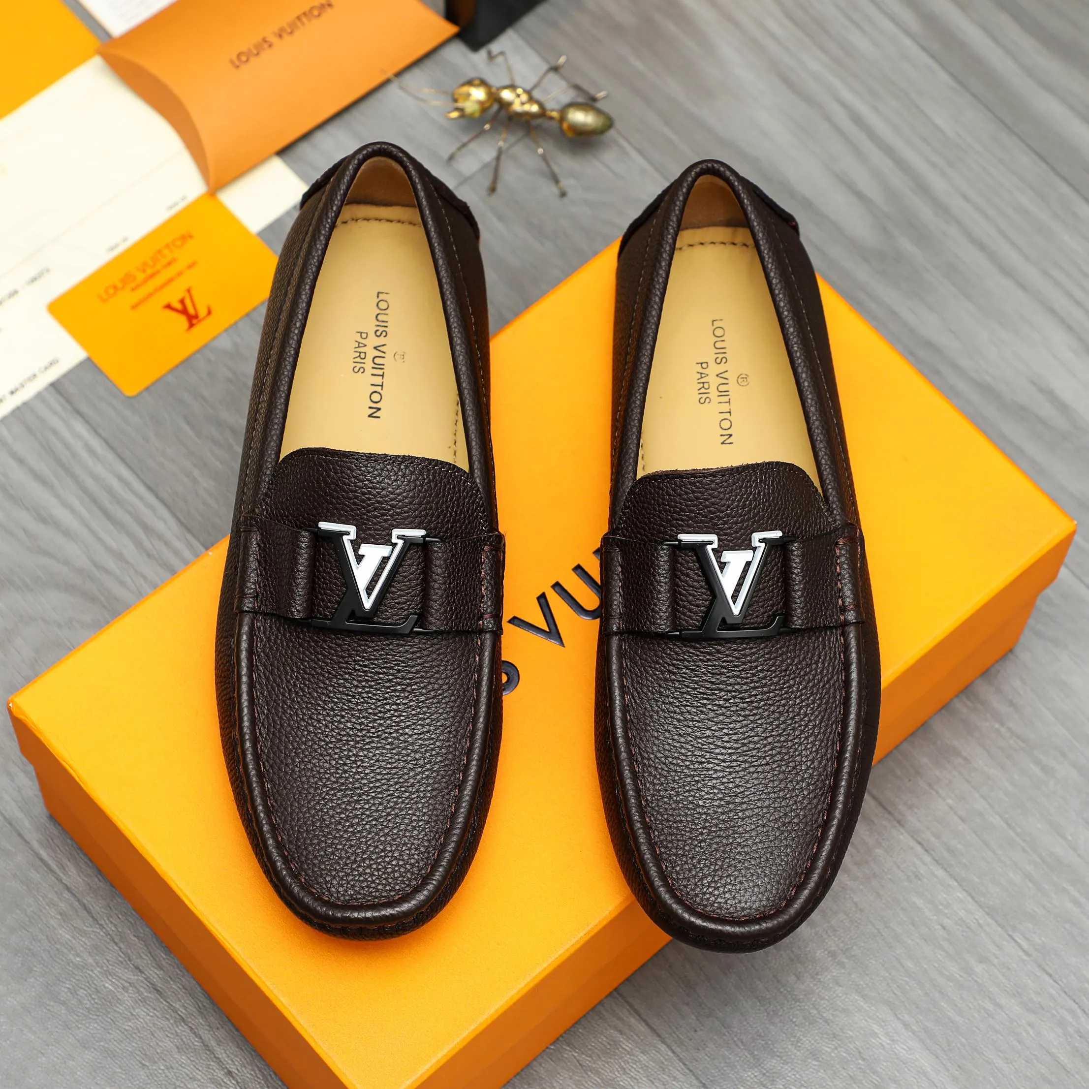 Men's shoes 💰420 Product trademark: LV "Louis Vuitton" casual slip-on shoes Regular size: 38-46 (45.46 custom-made, non-returnable) Product materials: Selected pebbled cowhide upper, sheepskin lining, original rubber outsole